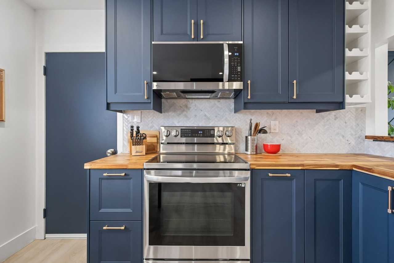 7916 36 Avenue Northwest #1303231P - Photo 3 of 45