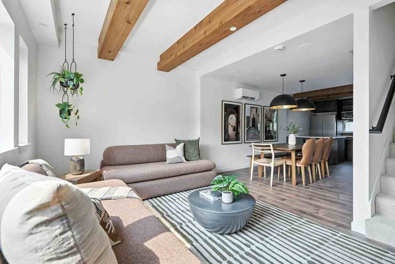 925 Ne 23rd Ave #1309877P - Photo 6 of 50