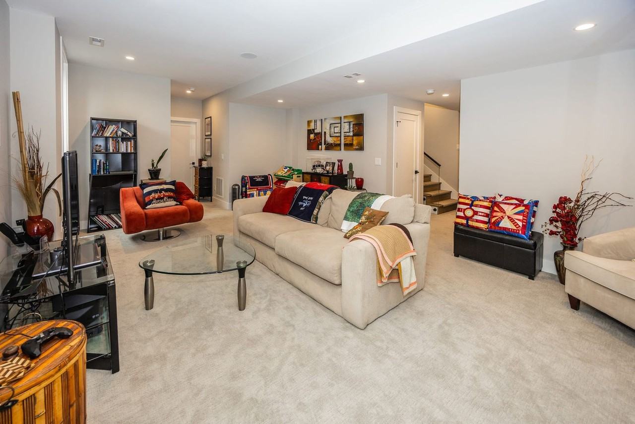 1123 Olive St #1303765P - Photo 4 of 48