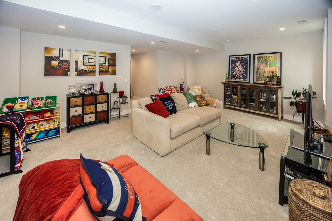 1123 Olive St #1303765P - Photo 6 of 48