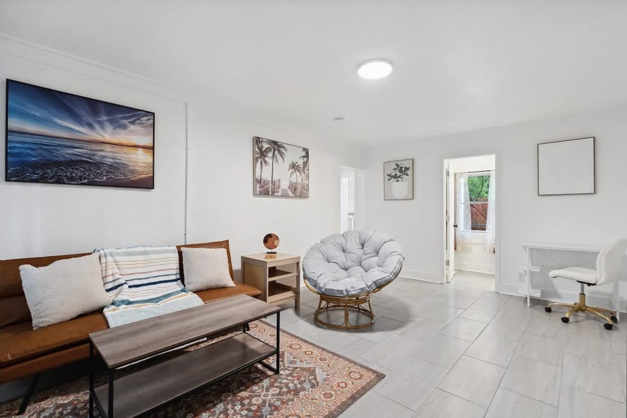 2904 Berwick Street - Photo 2 of 32