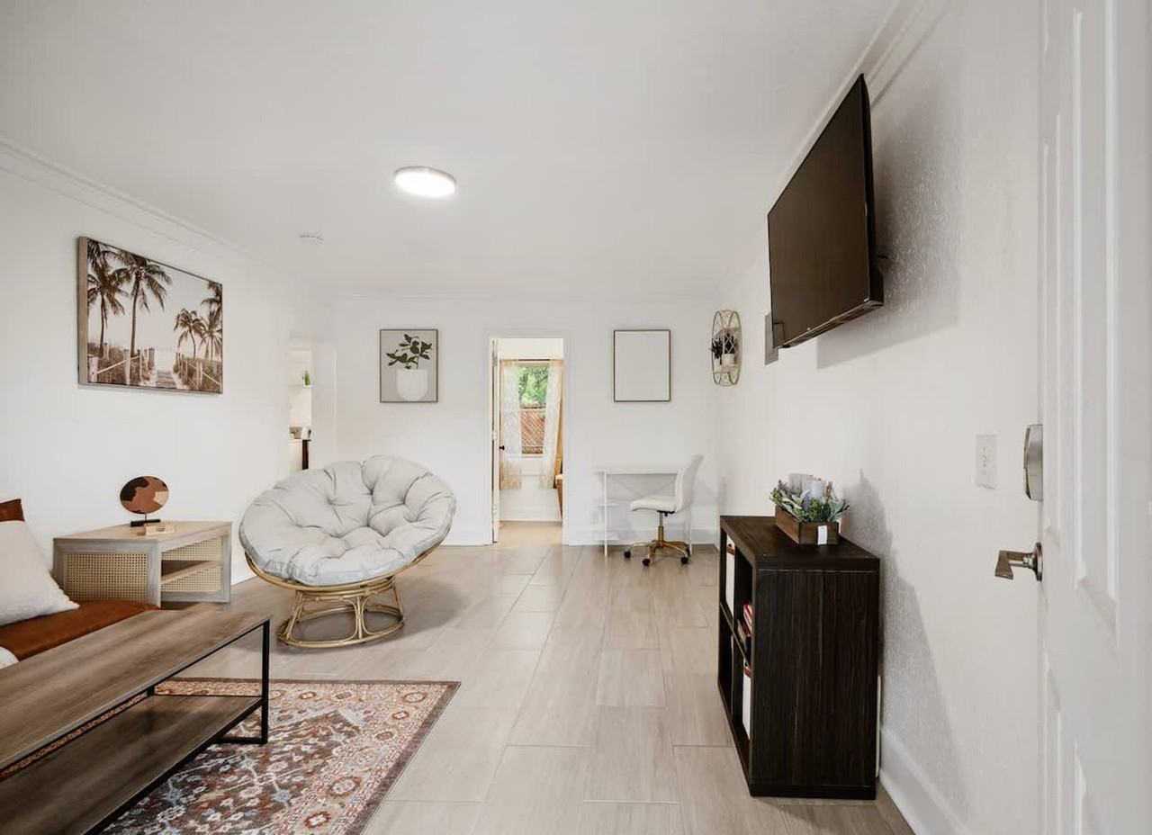 2904 Berwick Street - Photo 3 of 32