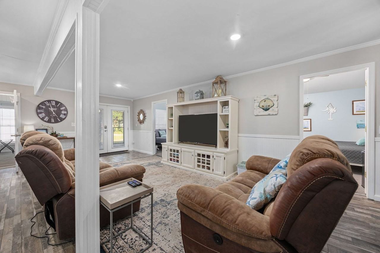 347 Seabreeze Drive - Photo 3 of 46