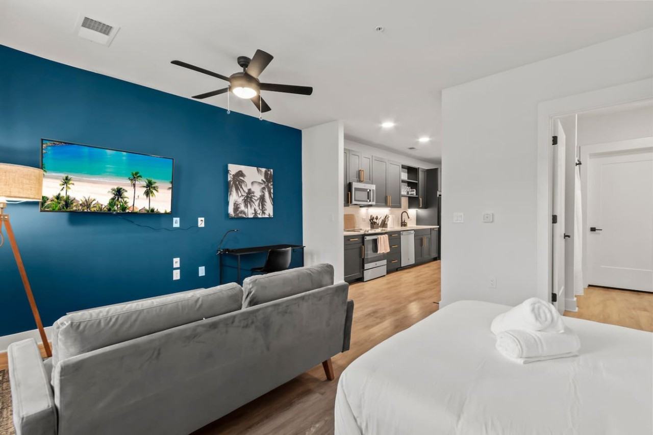 2317 W Grace St #1312502P - Photo 4 of 26