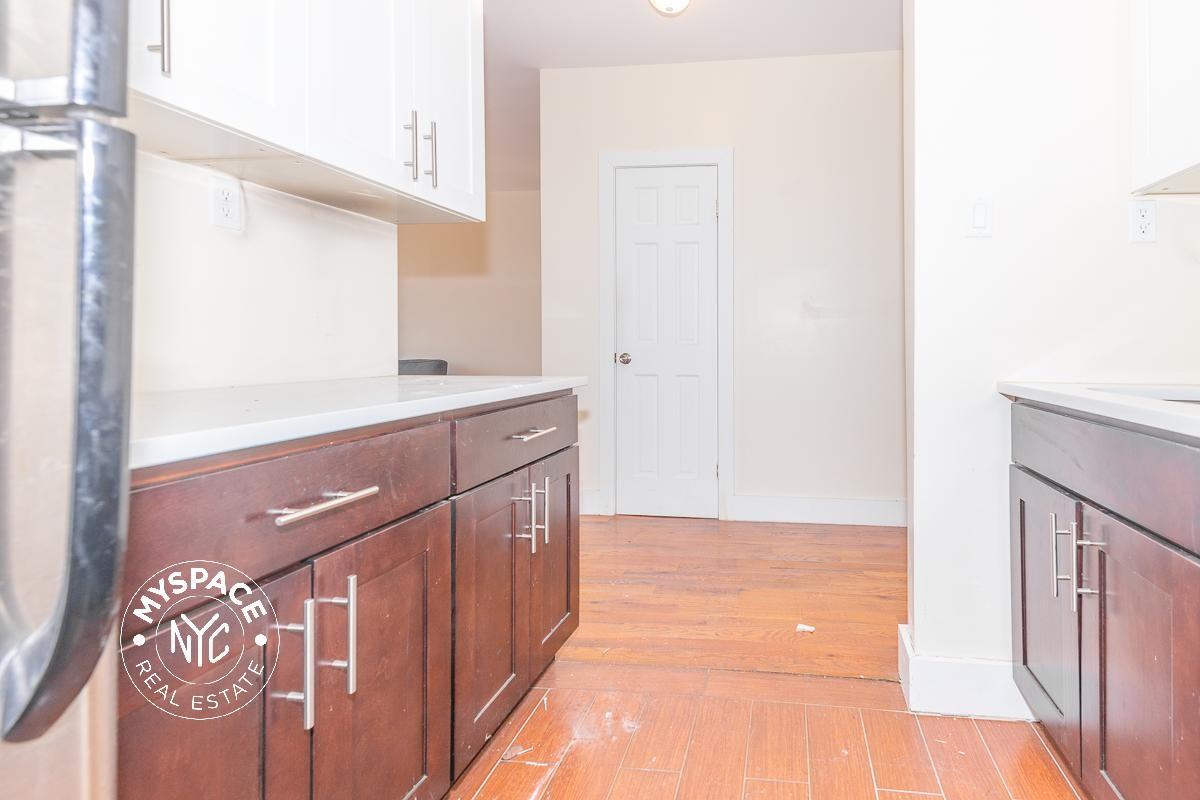 666 Hancock St #4A - Photo 3 of 9