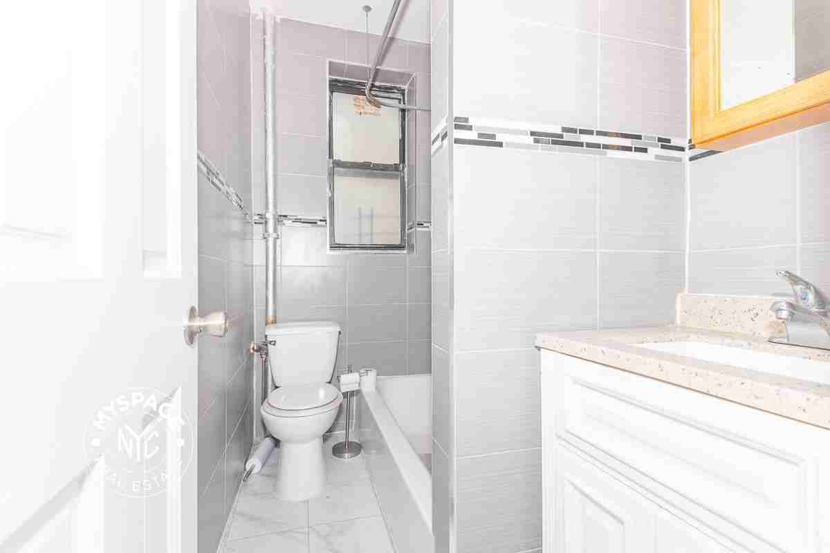 666 Hancock St #4A - Photo 5 of 9