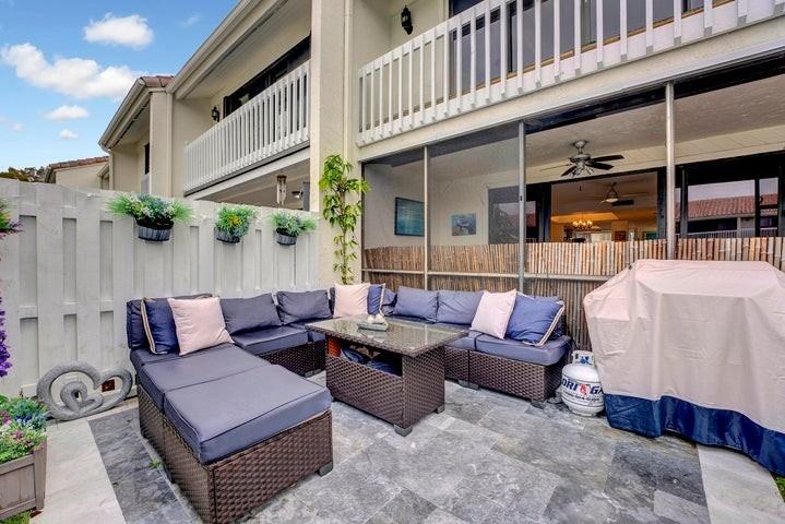 716 Northeast 20th Lane - Photo 3 of 15