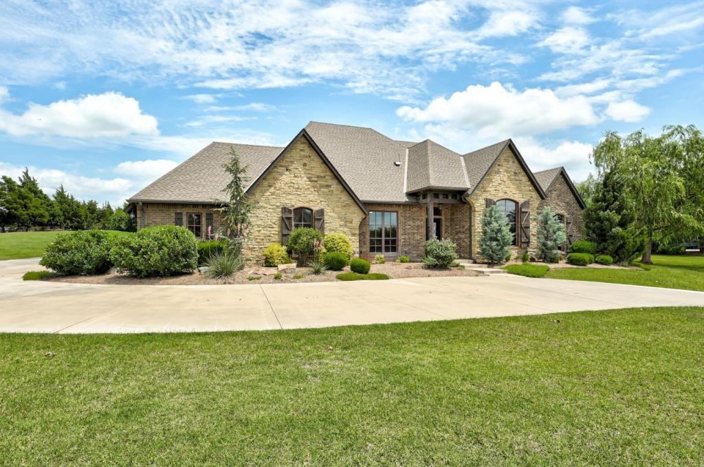 22090 White Pine Cir - Photo 2 of 45