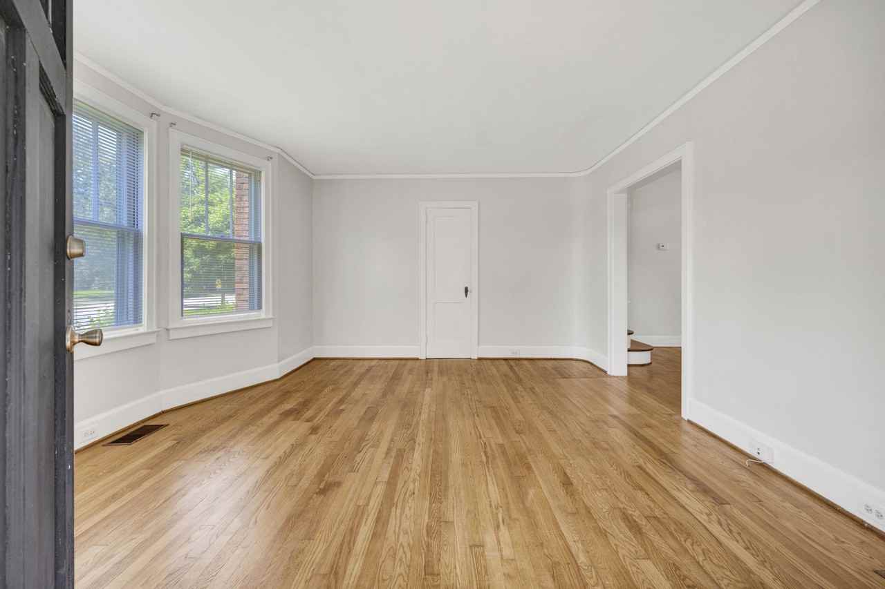 316 South Woodrow Street - Photo 5 of 34