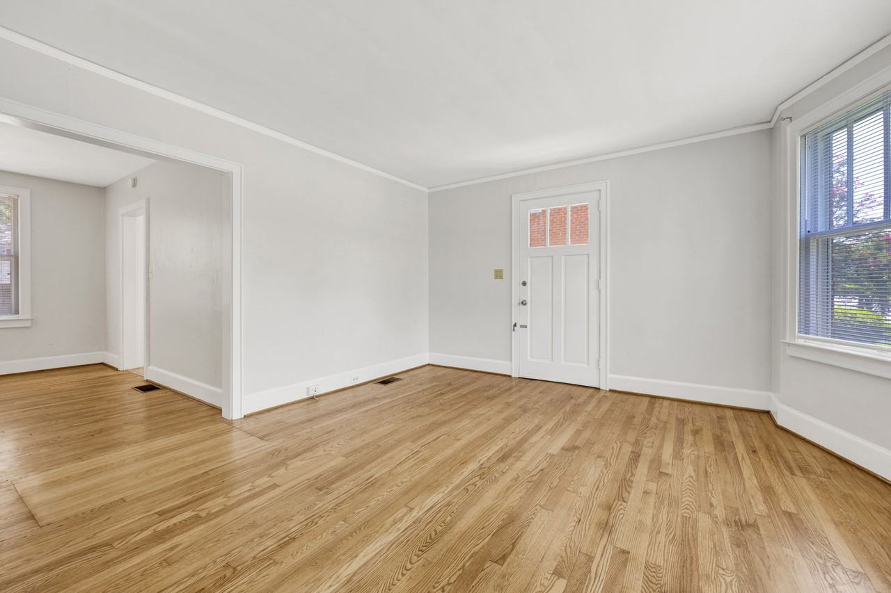 316 South Woodrow Street - Photo 7 of 34