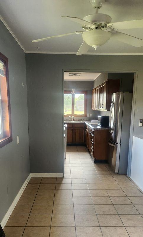 807 S 2nd St - Photo 3 of 9