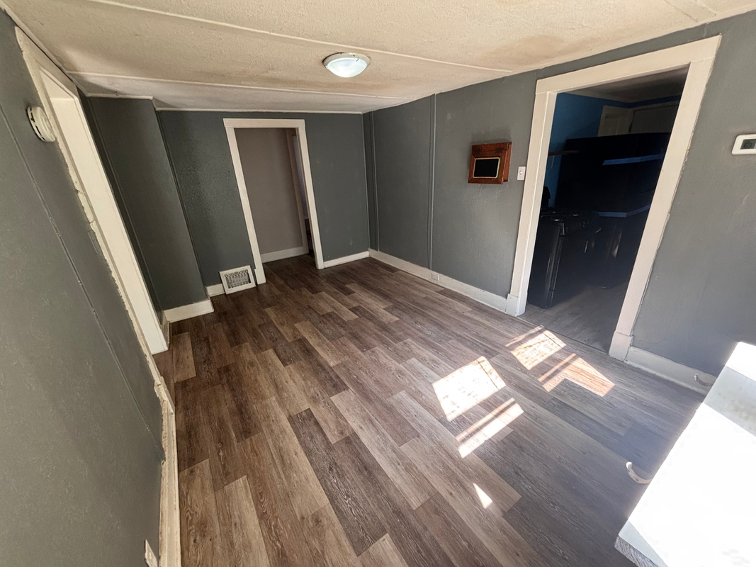 125 S Willow Ave - Photo 3 of 8
