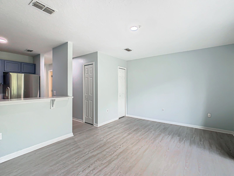 249 Royal Palm Dr - Photo 3 of 18