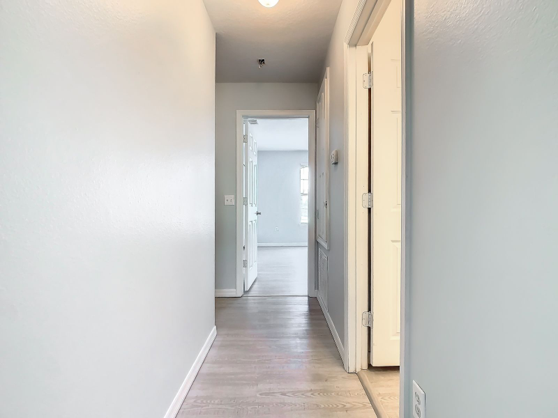 249 Royal Palm Dr - Photo 4 of 18