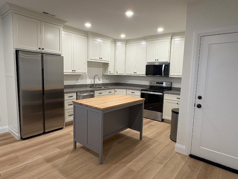 500 E - Photo 2 of 12