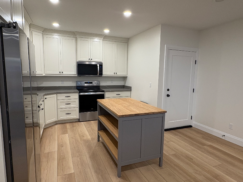 500 E - Photo 3 of 12