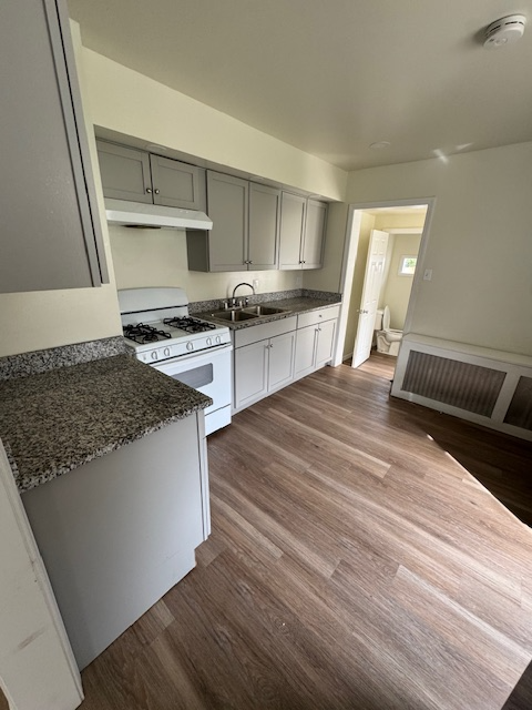 528 E Mulberry St - Photo 2 of 10