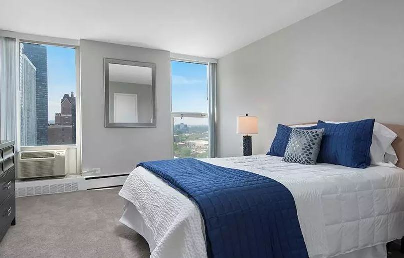 W Bryn Mawr Ave & N Sheridan Rd - Photo 4 of 11