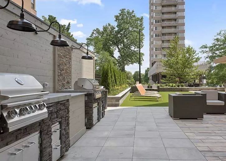 W Bryn Mawr Ave & N Sheridan Rd - Photo 6 of 11