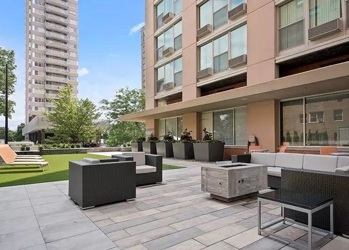 W Bryn Mawr Ave & N Sheridan Rd - Photo 7 of 11