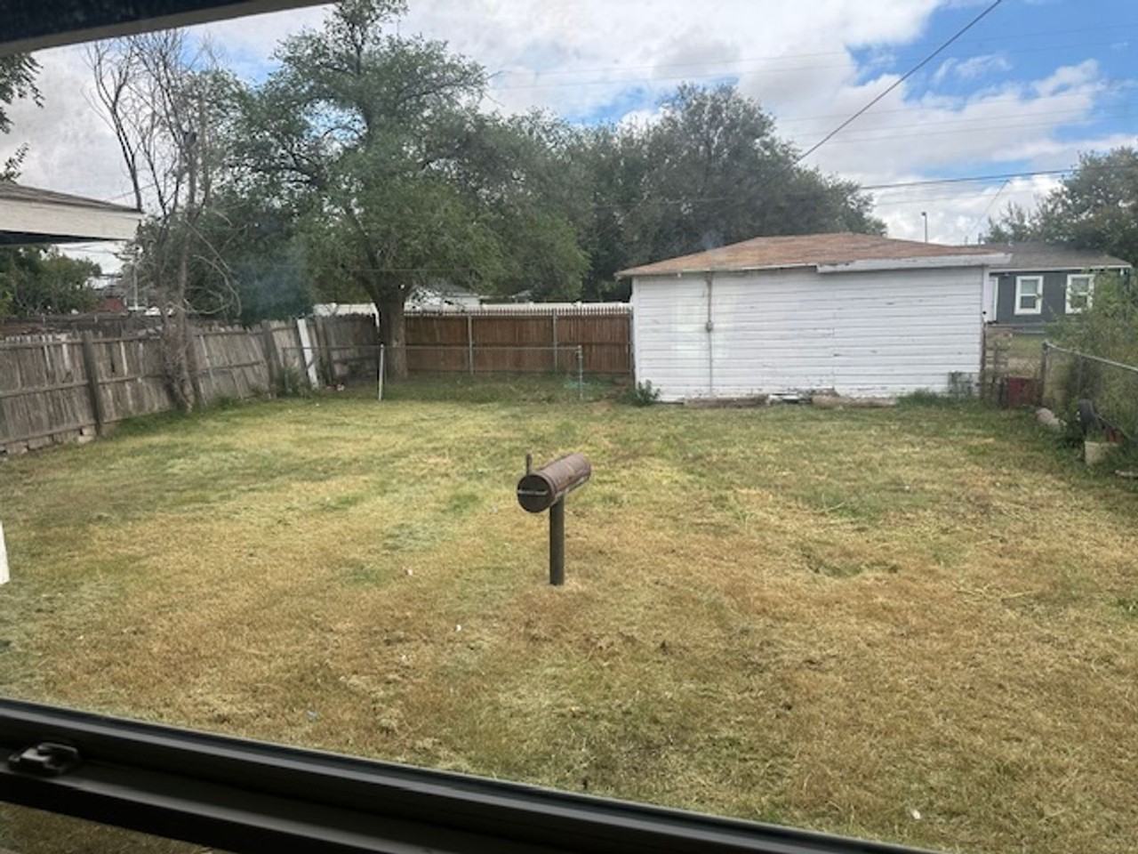 4409 S Travis St - Photo 3 of 12