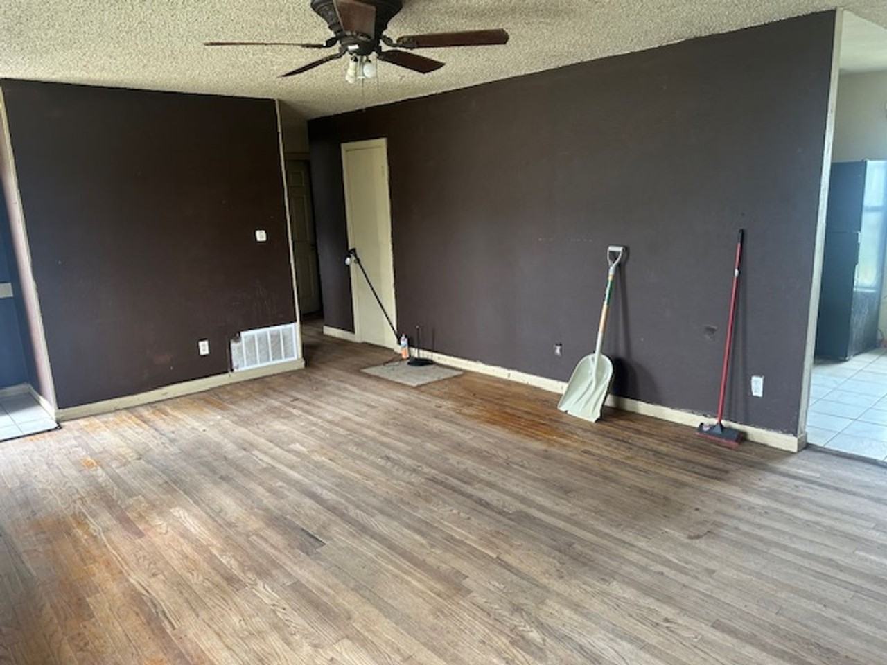 4409 S Travis St - Photo 4 of 12