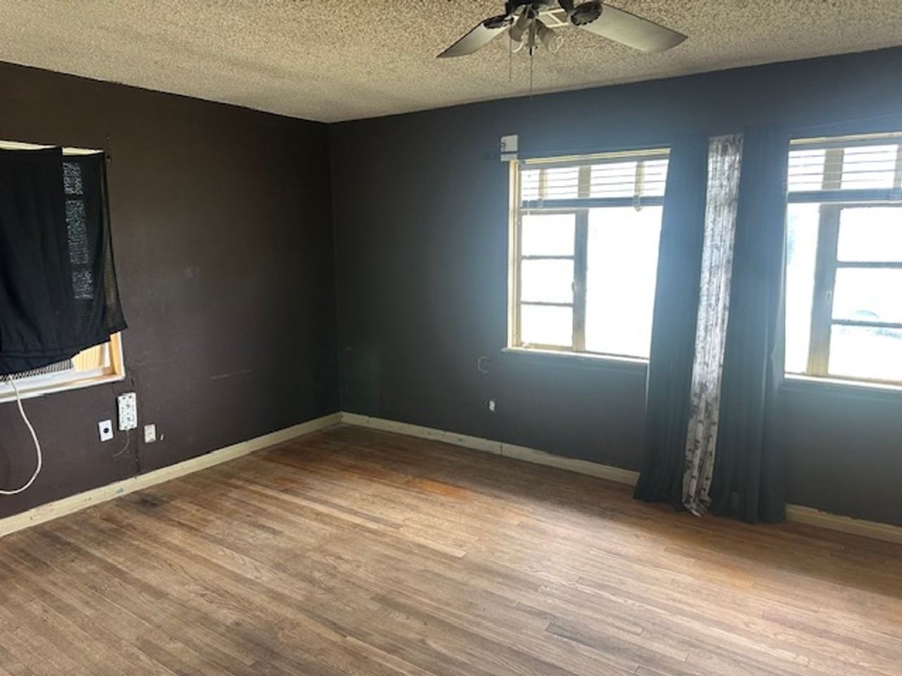 4409 S Travis St - Photo 5 of 12