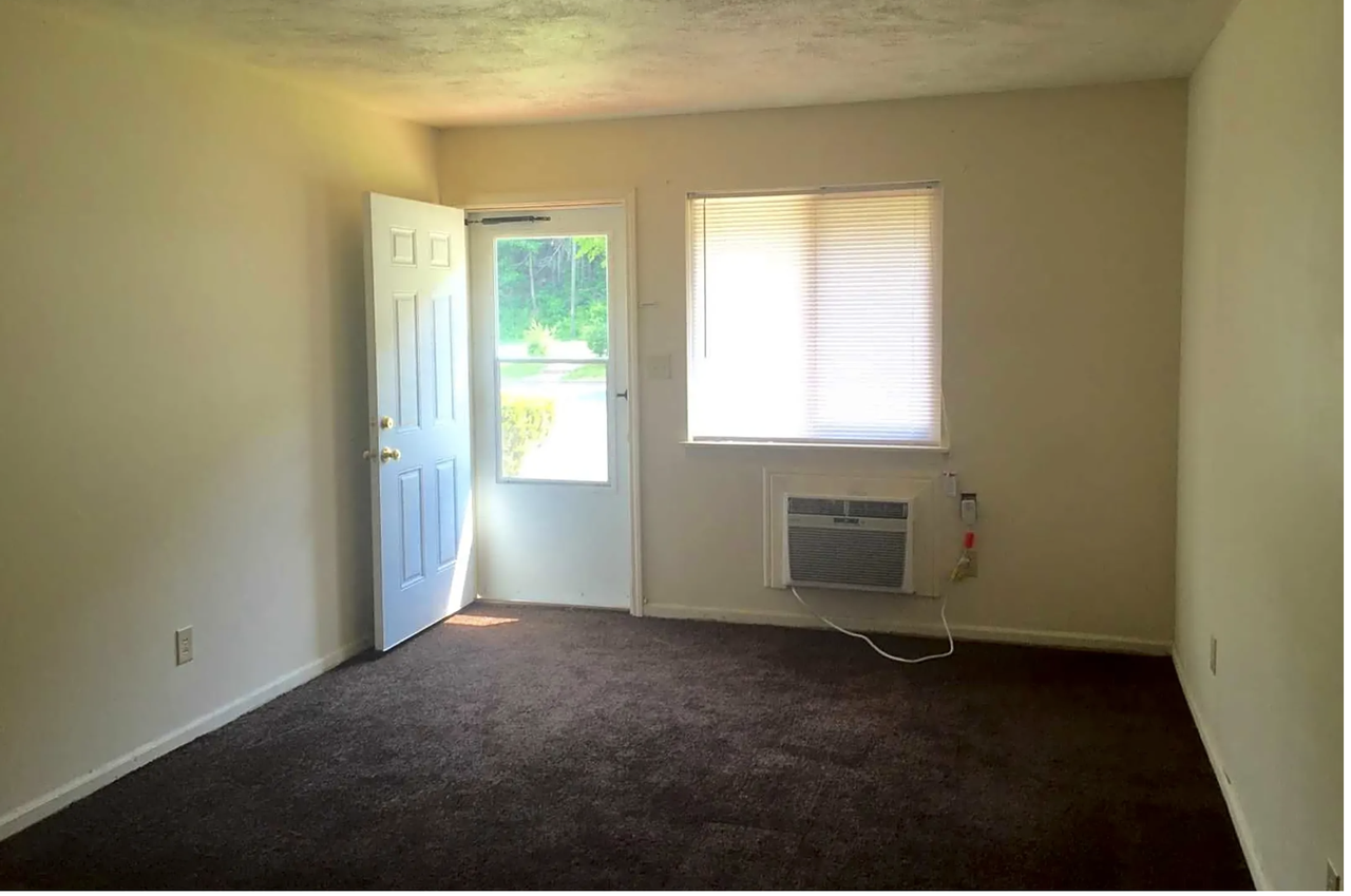 2920 New Walkertown Rd #O - Photo 4 of 6