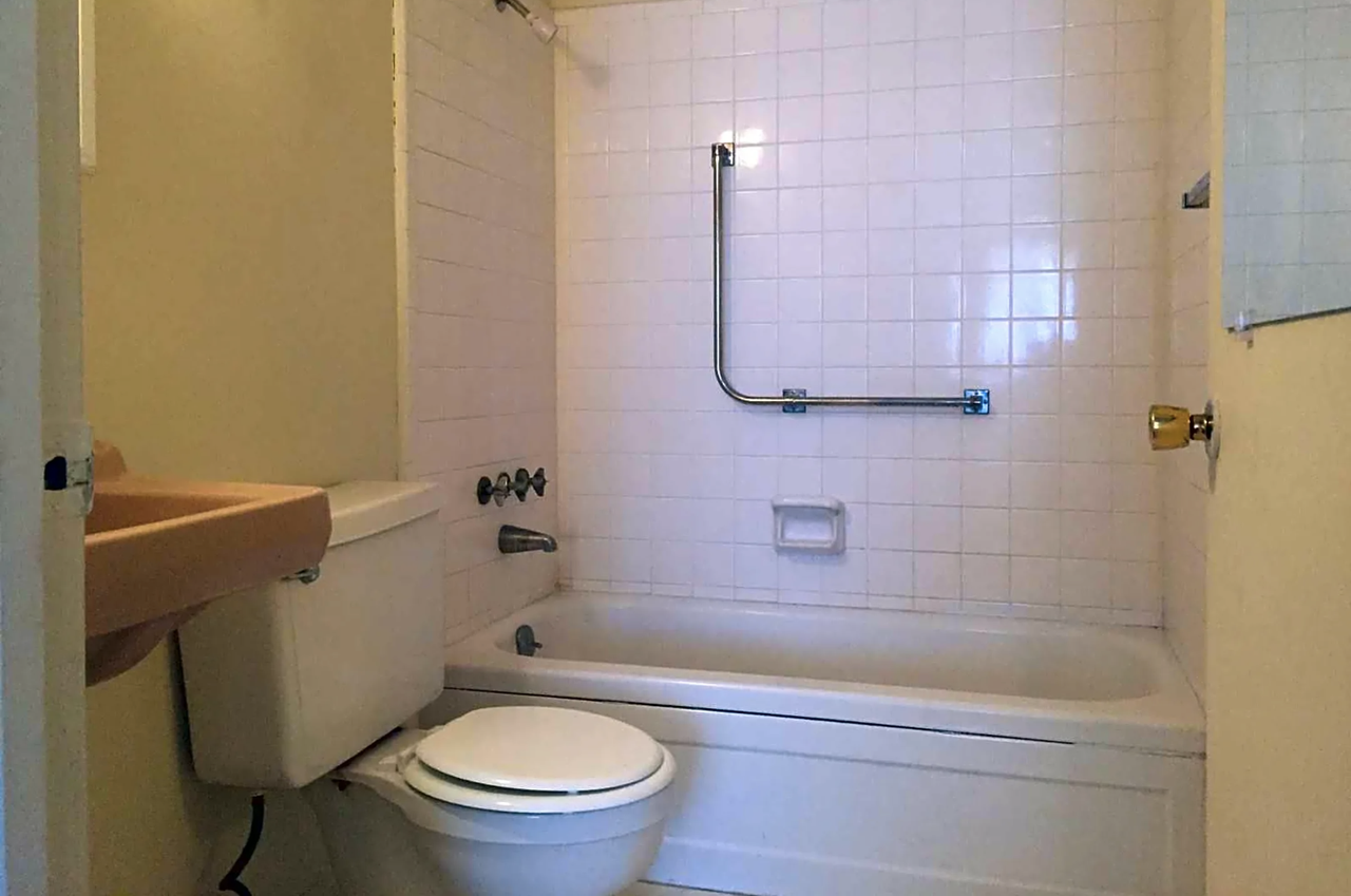 2920 New Walkertown Rd #O - Photo 6 of 6