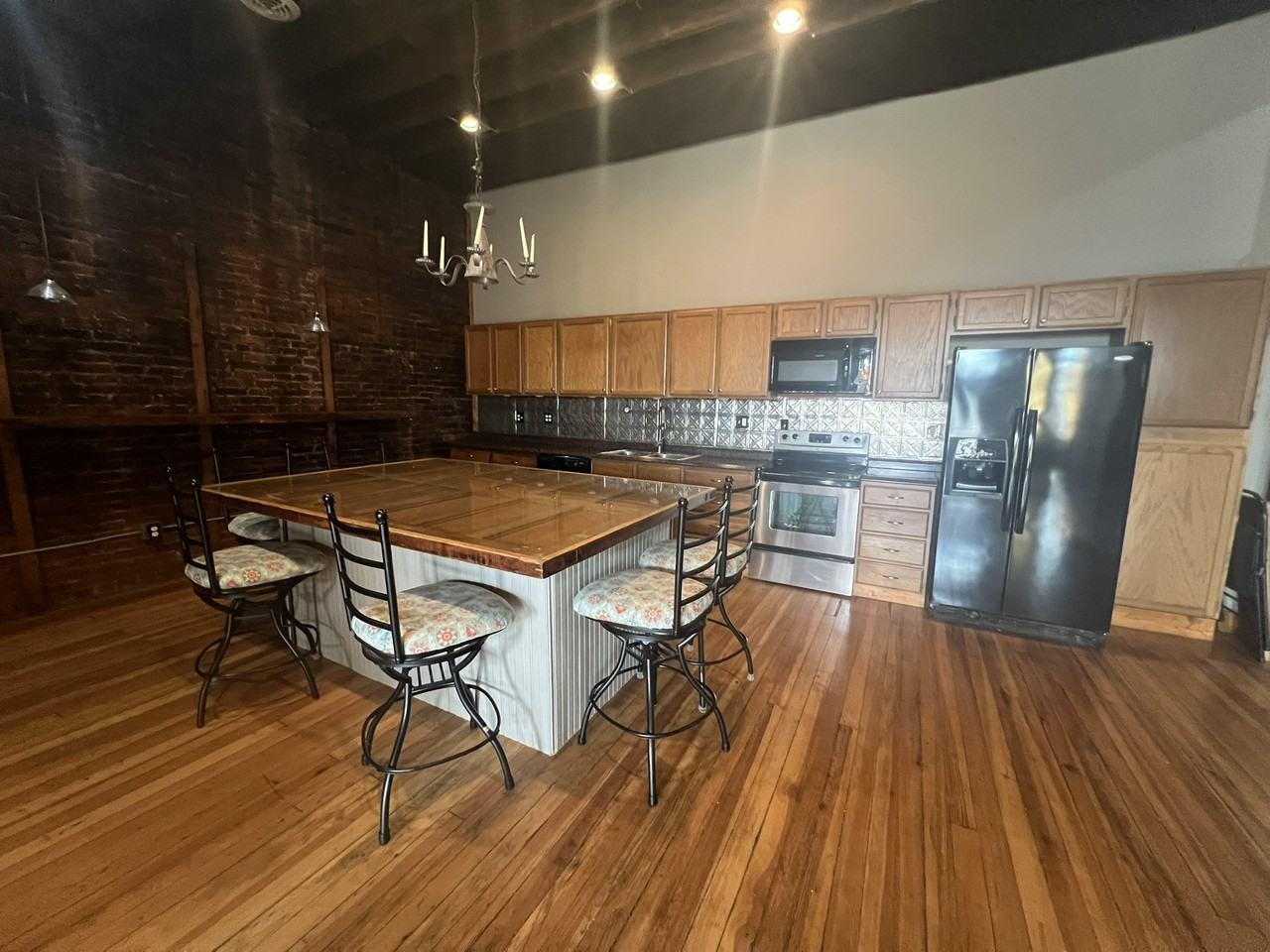 921 Broad St #Y - Photo 2 of 15