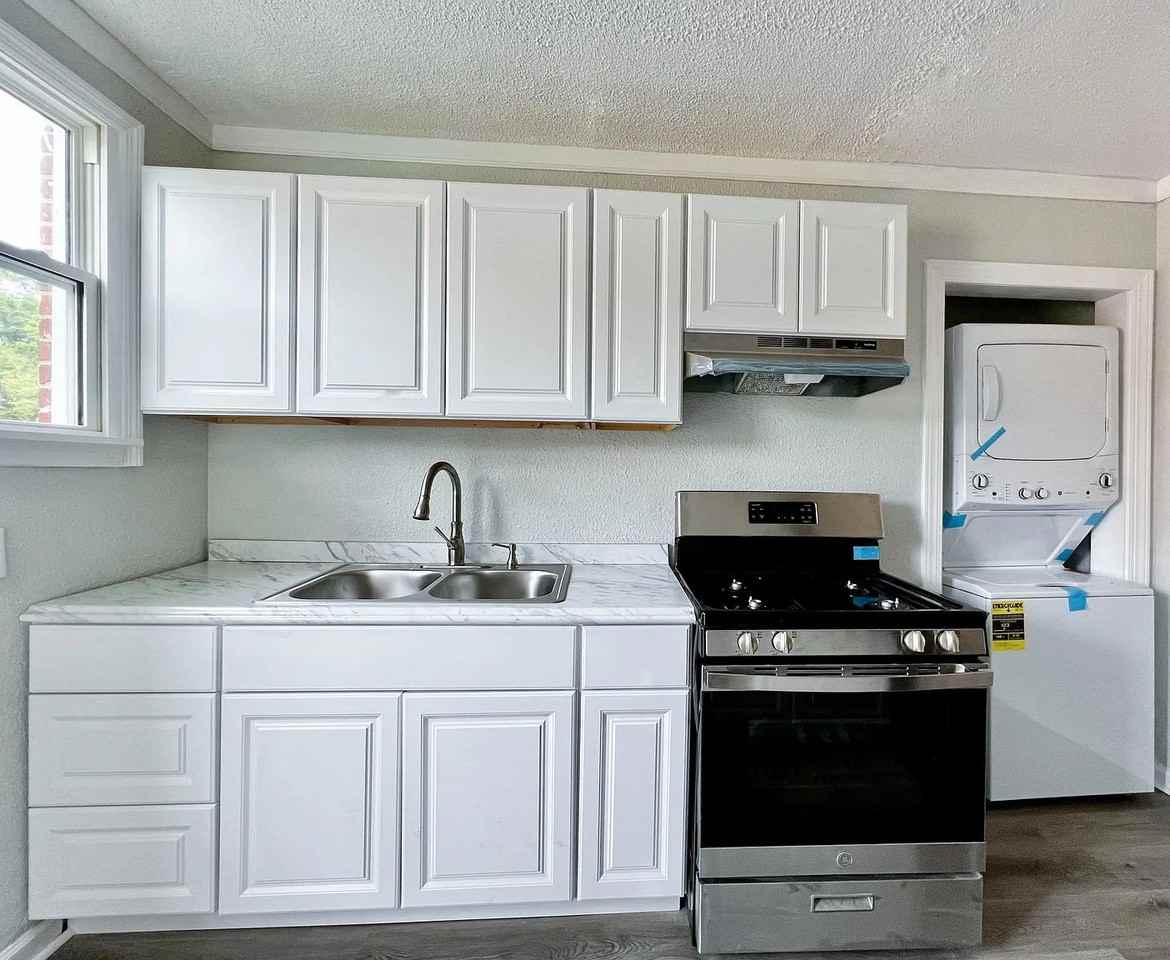 133 E Edgemont Ave #1 - Photo 3 of 7