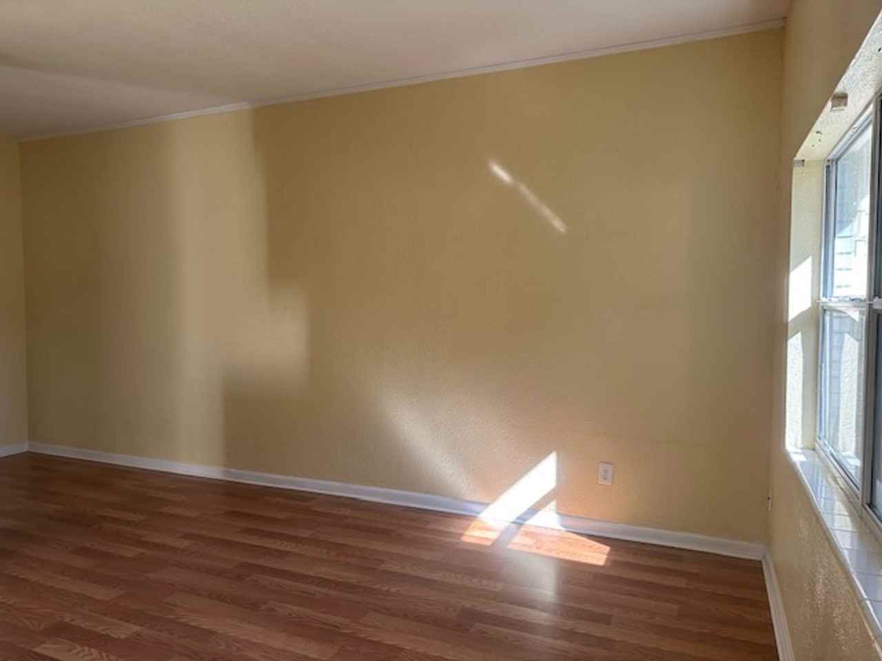 1032 N Fern Creek Ave - Photo 2 of 8