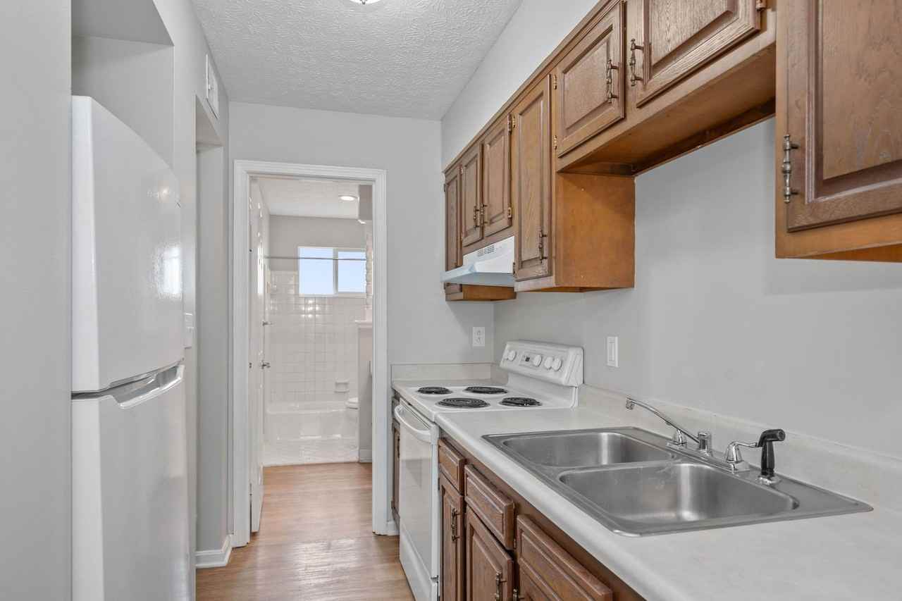 Park Row Apartments - Photo 5 of 6