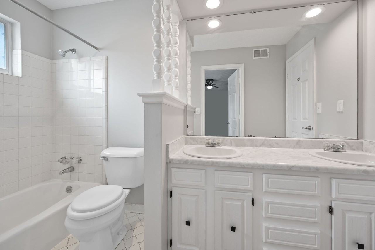 Park Row Apartments - Photo 6 of 6