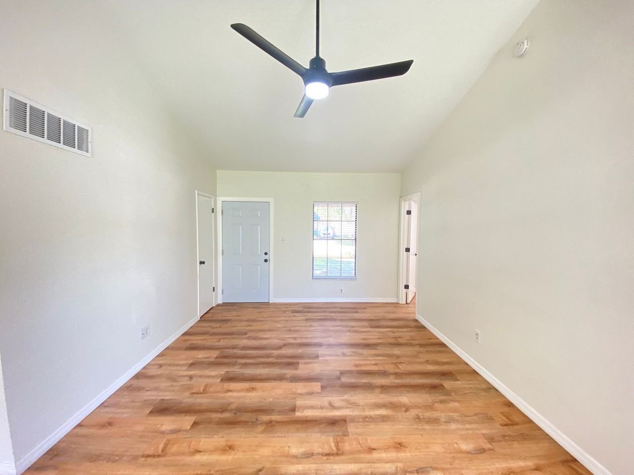 220 W Panama Rd - Photo 2 of 32