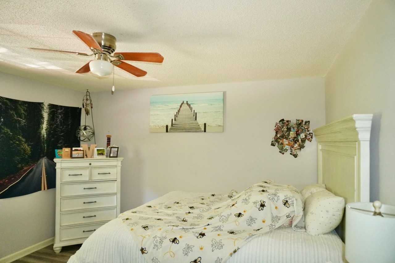 542 North Driftwood Bay - Photo 7 of 16