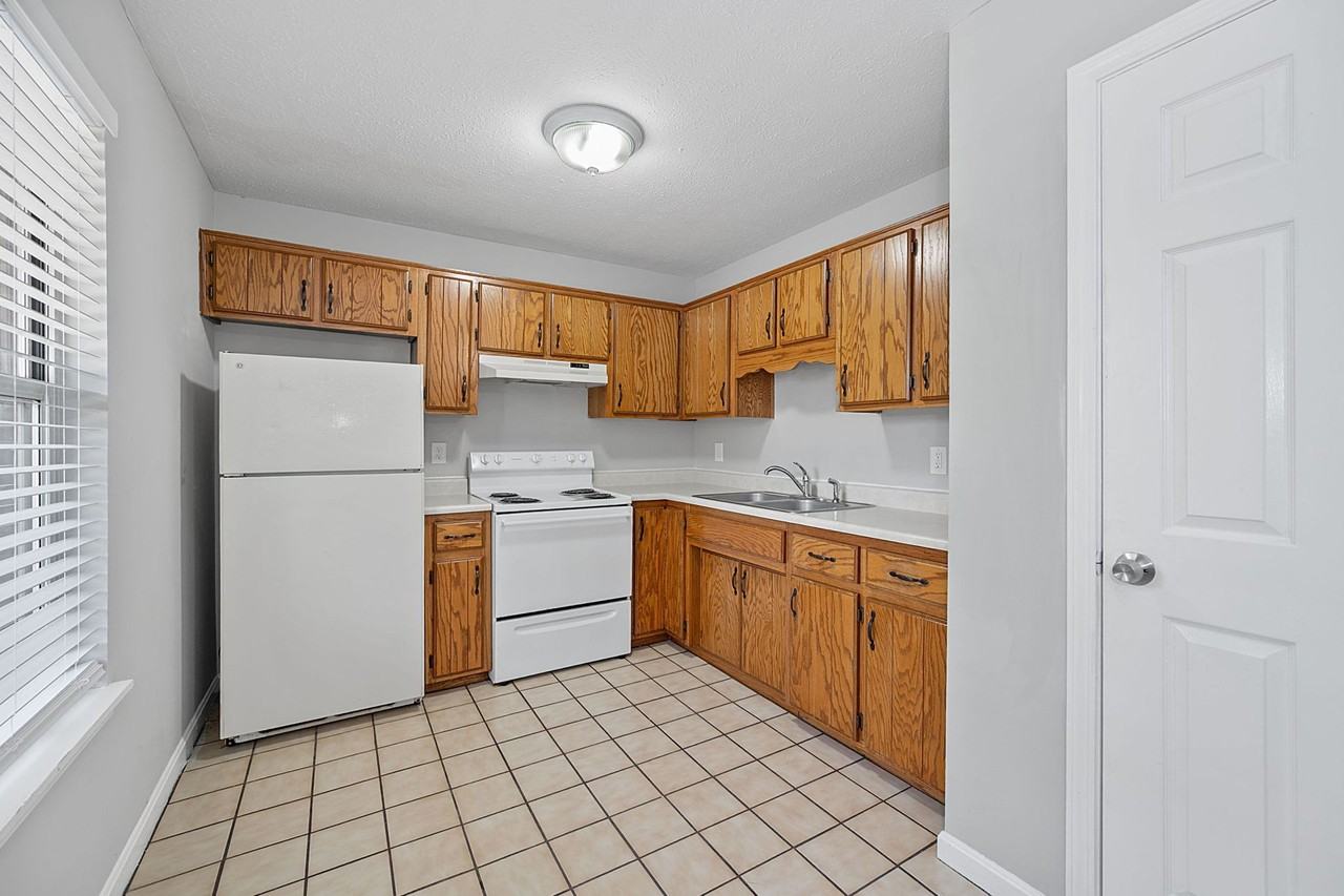 1838 Kendall Ln - Photo 6 of 20