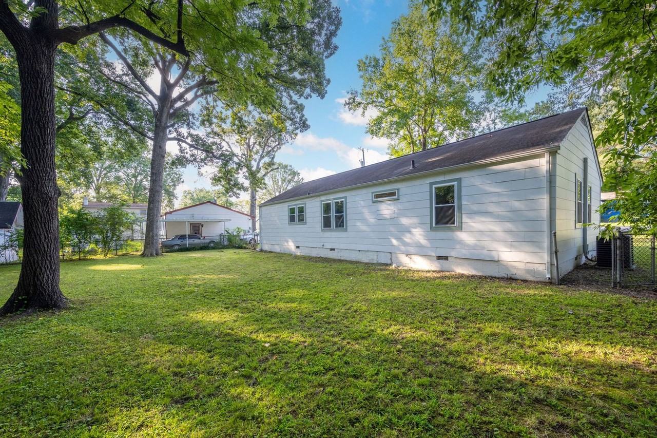 6103 Bermuda Ave - Photo 3 of 18