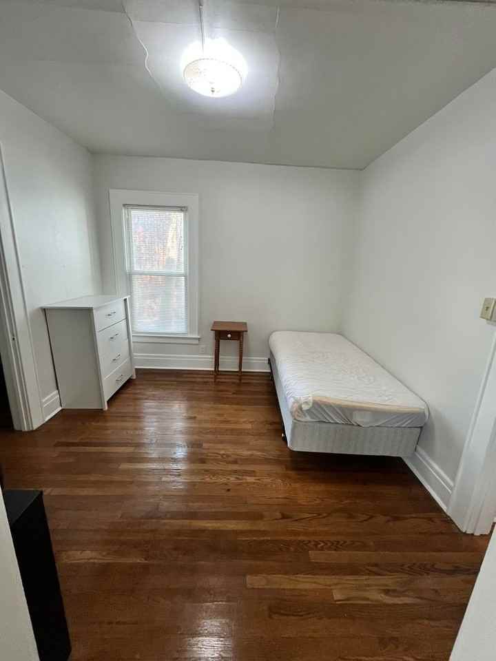 1117 Lancaster Ave - Photo 2 of 11