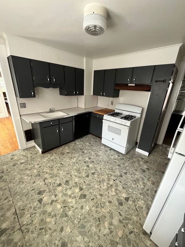 1117 Lancaster Ave - Photo 6 of 11