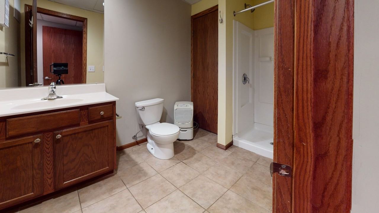 1015 27th Ave Se - Photo 6 of 8