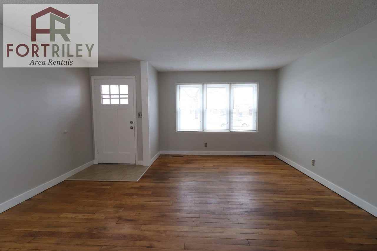 530 W Elm St - Photo 4 of 22