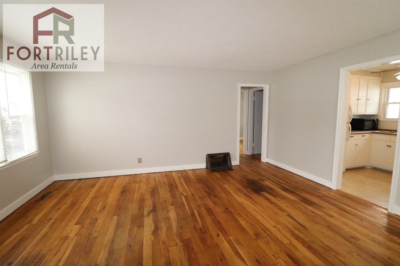 530 W Elm St - Photo 6 of 22