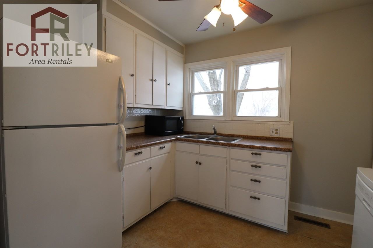 530 W Elm St - Photo 7 of 22