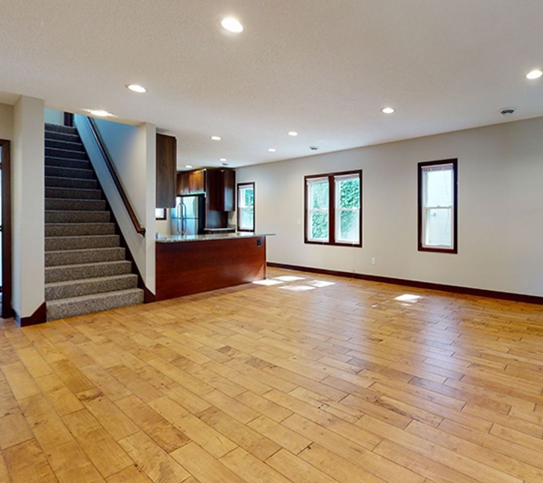 876 19th Ave Se - Photo 3 of 5