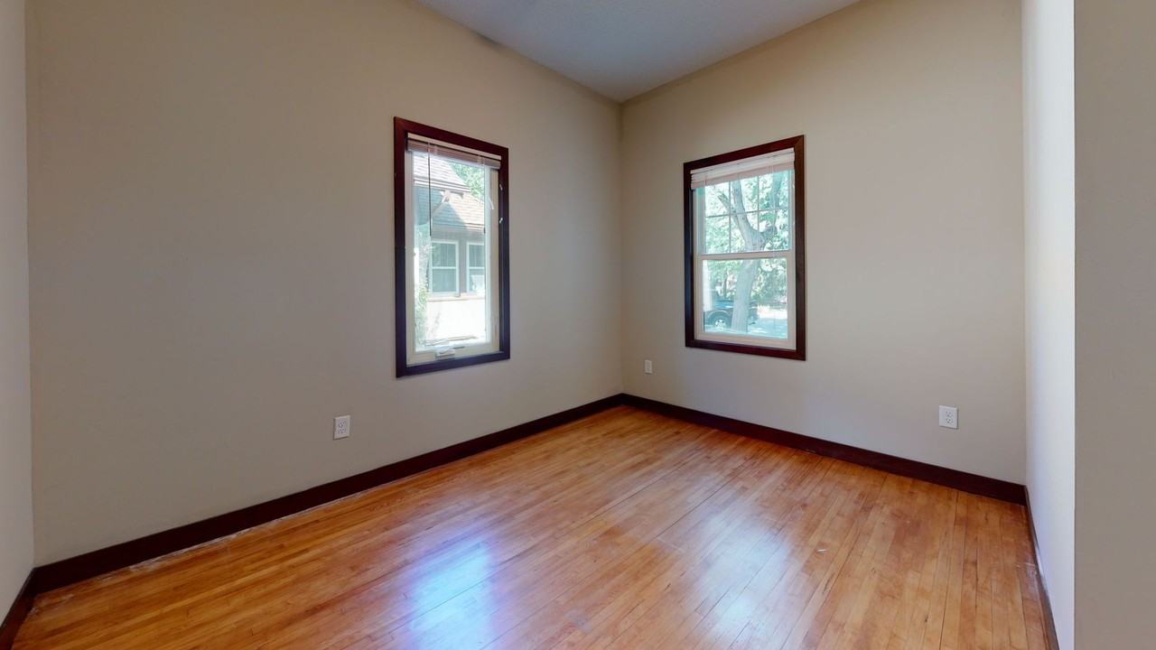 895 20th Ave Se - Photo 7 of 12