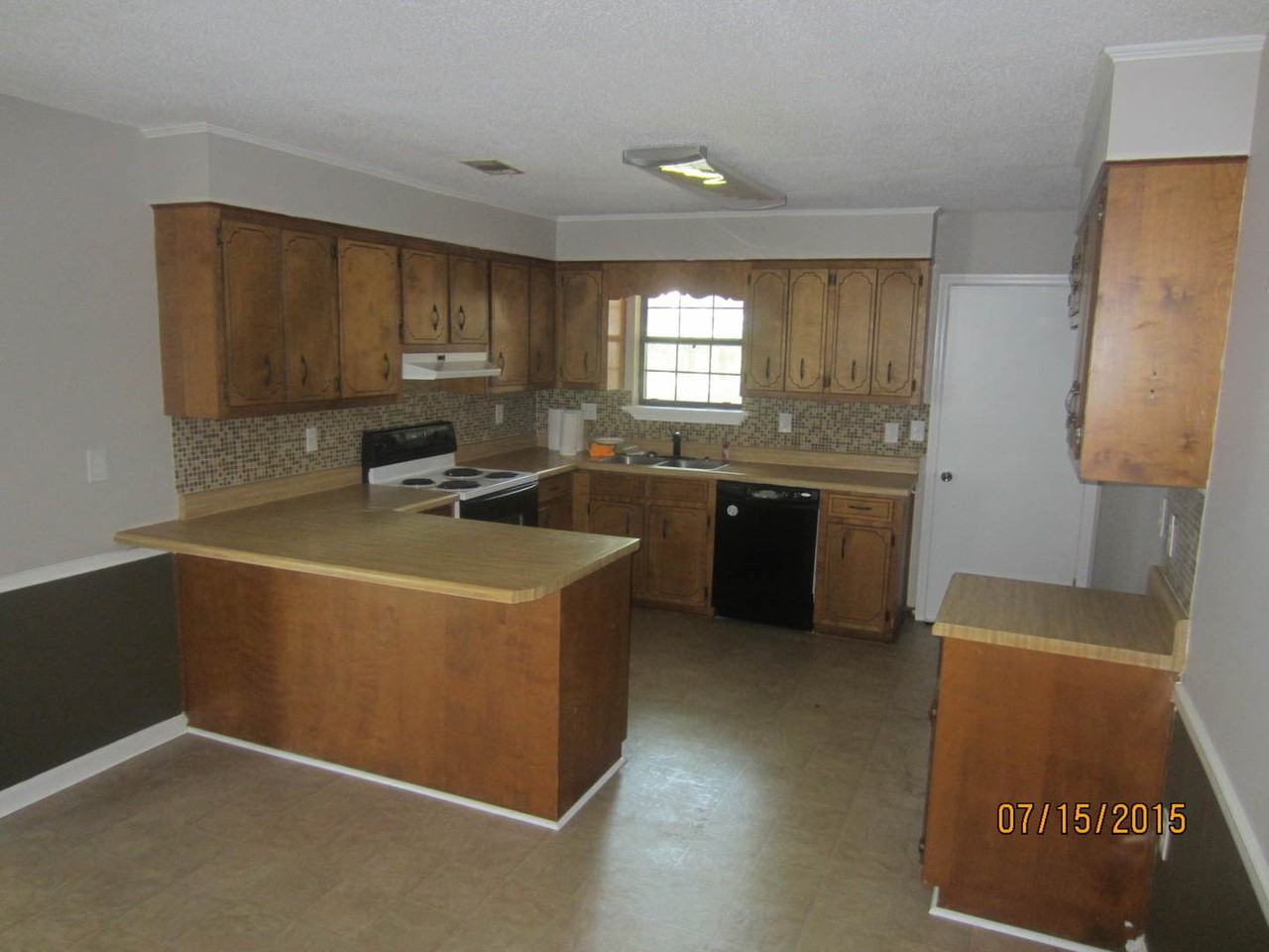 560 Fairfield Way - Photo 3 of 9