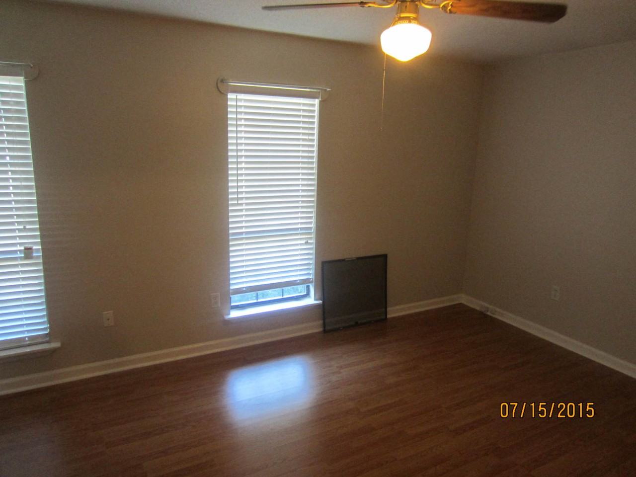 560 Fairfield Way - Photo 7 of 9