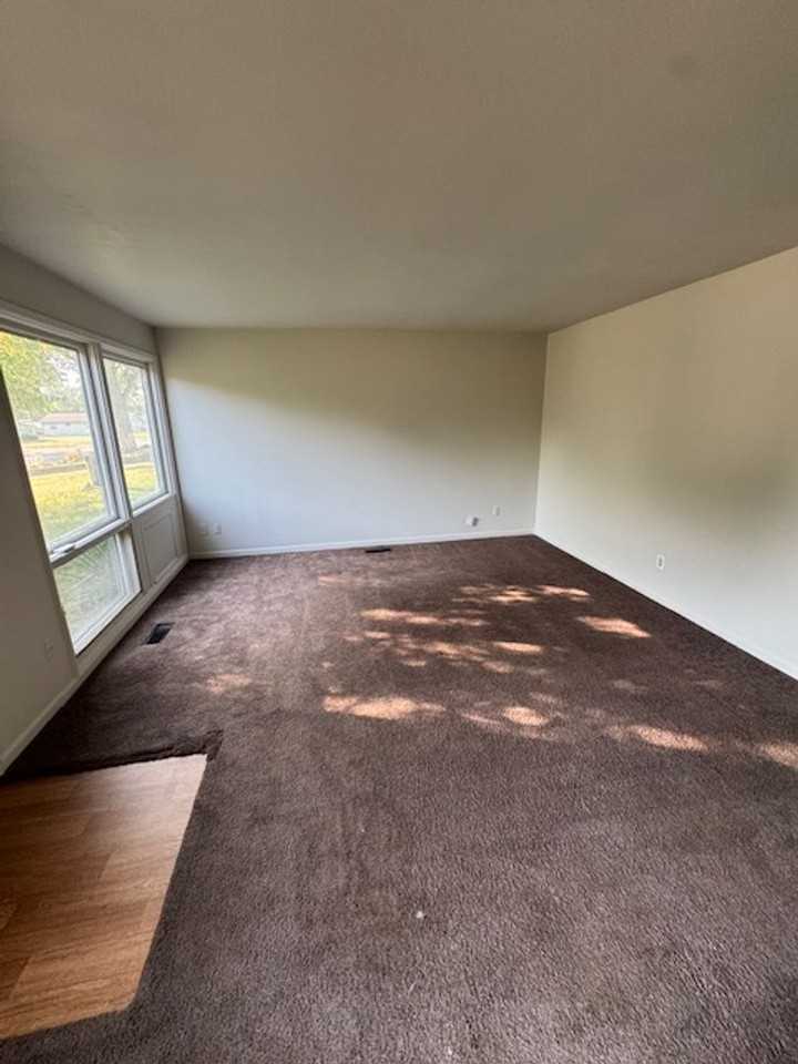 2602 Darlene Ct - Photo 2 of 8