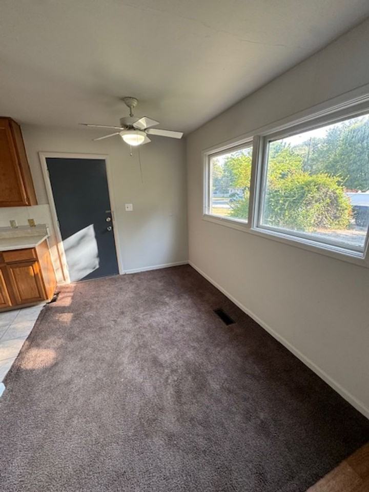 2602 Darlene Ct - Photo 3 of 8